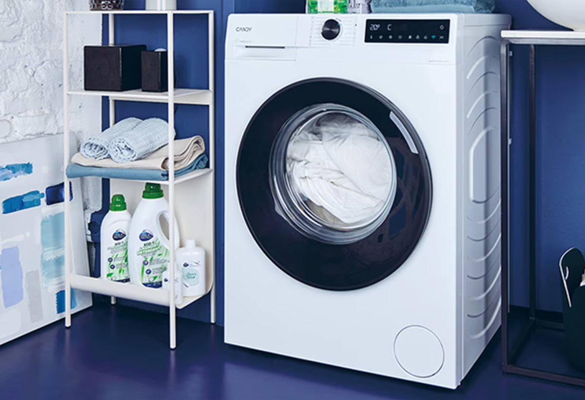 Απεικονίζεται το πλυντήριο σε ένα μπάνιο.